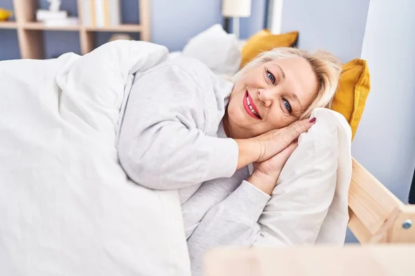 Middle Age Blonde Woman Sleeping Lying Bed Bedroom — Foto de Stock
