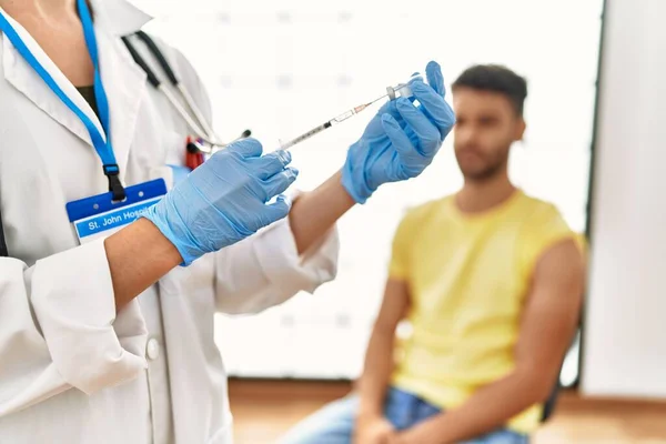 Young Arab Man Smiling Happy Waiting Covid Vaccine Hospital — Stock Photo, Image