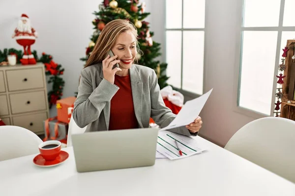 Young Caucasian Woman Talking Smartphone Working Sitting Christmas Tree Home — стоковое фото
