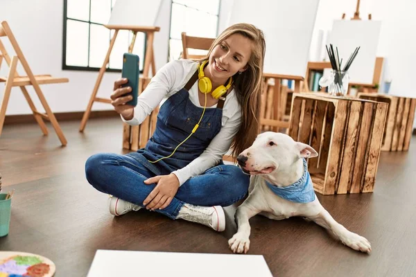 Young Caucasian Woman Make Selfie Smartphone Dog Art Studio — Stok fotoğraf