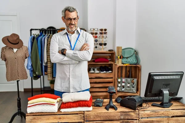 Hispanischer Mann Mittleren Alters Der Als Manager Einer Boutique Arbeitet — Stockfoto