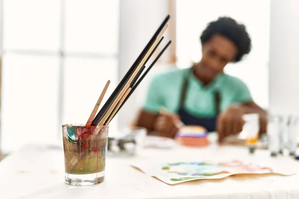 Young African American Artist Man Painting Ceramic Art Studio — 图库照片
