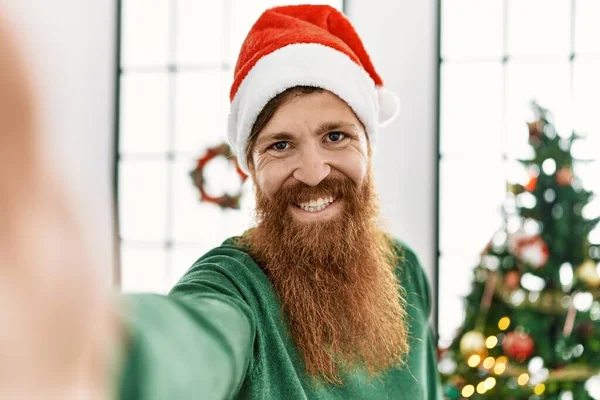 Young Redhead Man Make Selfie Camera Standing Christmas Tree Home — Φωτογραφία Αρχείου