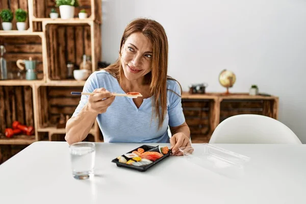 Middle Age Caucasian Woman Eating Sushi Sitting Table Home — Stock Photo, Image