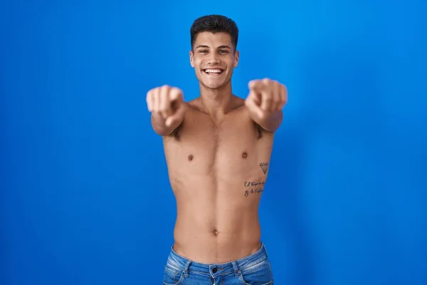 Young Hispanic Man Standing Shirtless Blue Background Pointing You Camera — Stock Photo, Image