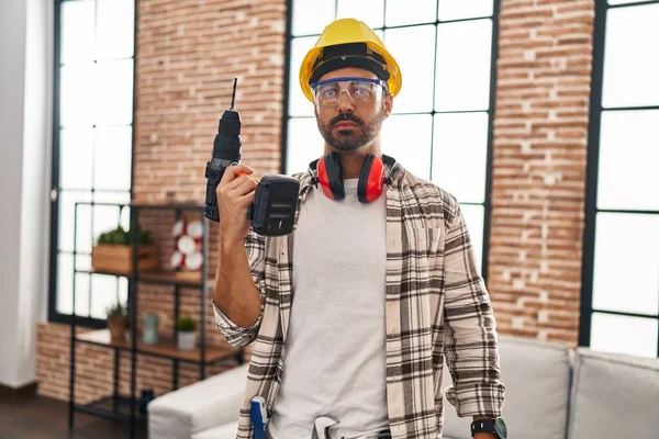 Young Hispanic Man Beard Working Home Renovation Thinking Attitude Sober — Stock Photo, Image