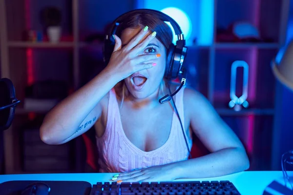 Young Blonde Woman Playing Video Games Wearing Headphones Peeking Shock — Foto de Stock