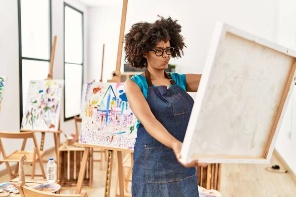 Young African American Woman Looking Draw Art Studio — Stock Photo, Image