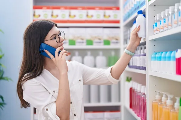 Young Caucasian Woman Customer Smiling Confident Talking Smartphone Pharmacy — Stock Photo, Image