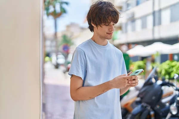 Young Blond Man Smiling Confident Using Smartphone Street — ストック写真