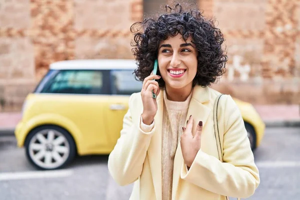 Young Middle East Woman Excutive Smiling Confident Talking Smartphone Street — Fotografia de Stock