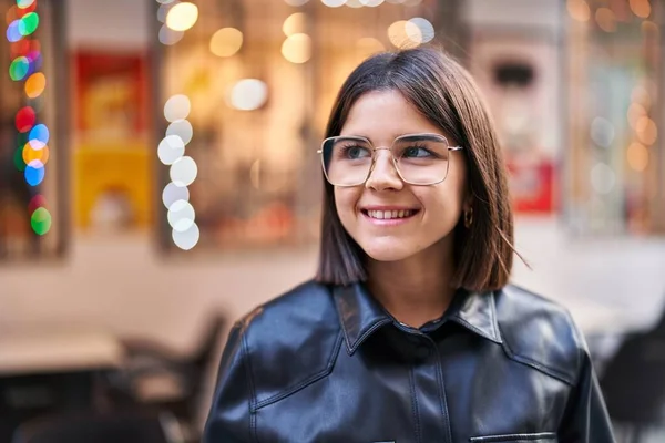 Young Beautiful Hispanic Woman Smiling Confident Looking Side Street — Photo