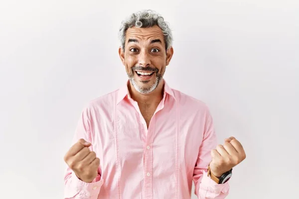 Homem Hispânico Meia Idade Sobre Fundo Isolado Comemorando Surpreso Surpreso — Fotografia de Stock