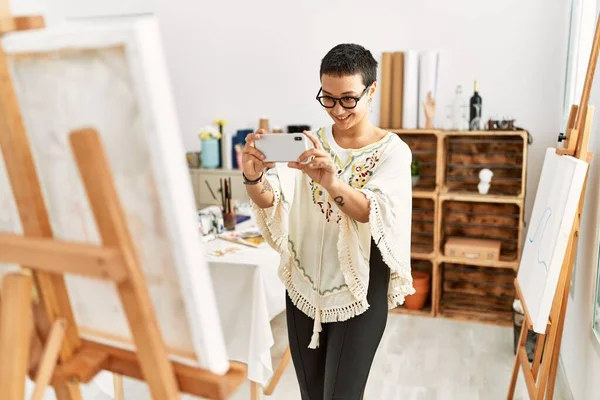 Young Hispanic Woman Make Photo Smartphone Canvas Draw Art Studio — Stok fotoğraf