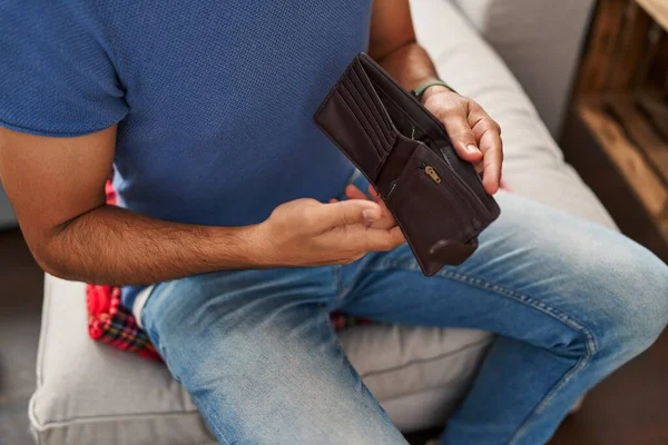 Young Hispanic Man Showing Empty Wallet Sitting Sofa Home — Stockfoto