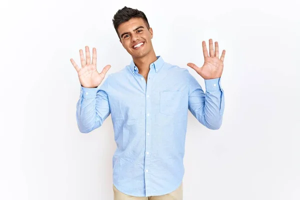 Joven Hombre Hispano Vistiendo Camisa Negocios Pie Sobre Fondo Aislado — Foto de Stock