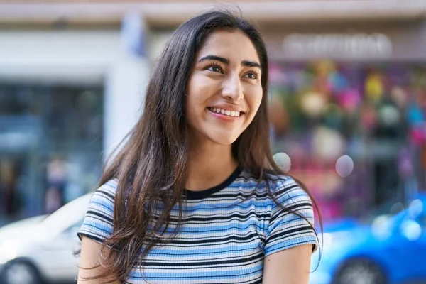 Young Hispanic Girl Smiling Confident Looking Side Street — Stockfoto