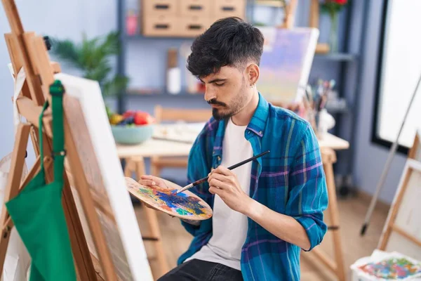 Jovem Artista Hispânico Desenho Estúdio Arte — Fotografia de Stock