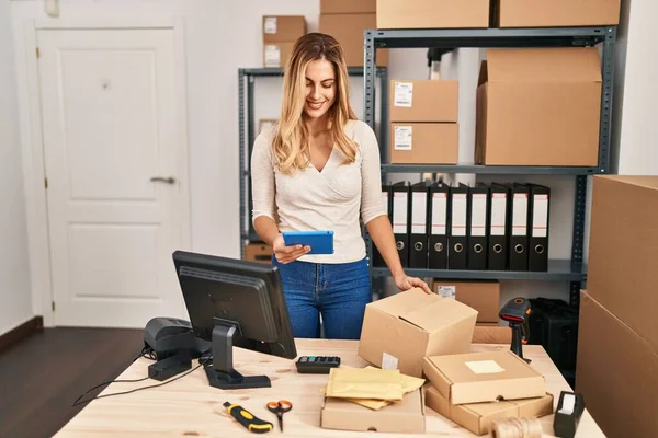 Young Blonde Woman Ecommerce Business Worker Using Touchpad Working Office — Φωτογραφία Αρχείου