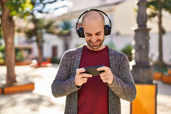 Young Man Smiling Confident Playing Video Game Park — Stock Photo, Image