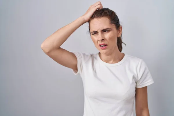 Beautiful Brunette Woman Standing Isolated Background Confuse Wondering Question Uncertain — Stock Photo, Image