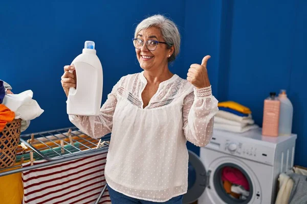 Middle Age Woman Grey Hair Doing Laundry Detergent Bottle Smiling — Stock Photo, Image