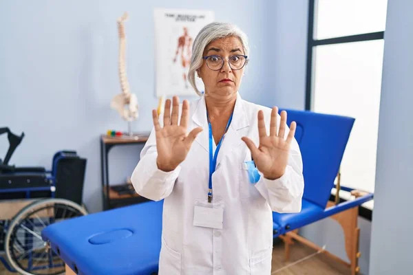 Middle Age Woman Grey Hair Working Pain Recovery Clinic Moving — Stock Photo, Image