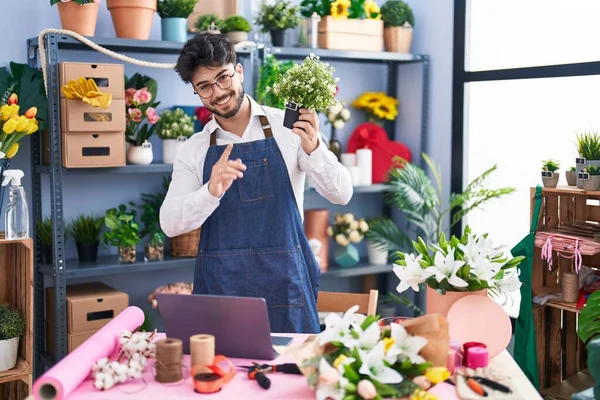 Young Hispanic Man Florist Using Laptop Holding Plant Florist Shop — Stockfoto