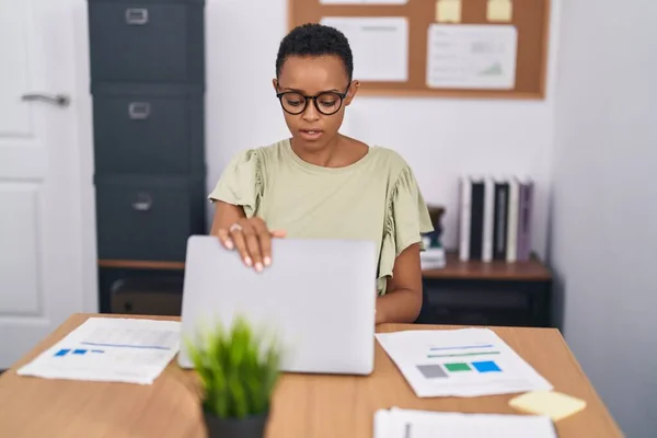African American Woman Pharmacist Writing Document Using Computer Office — Stock Photo, Image