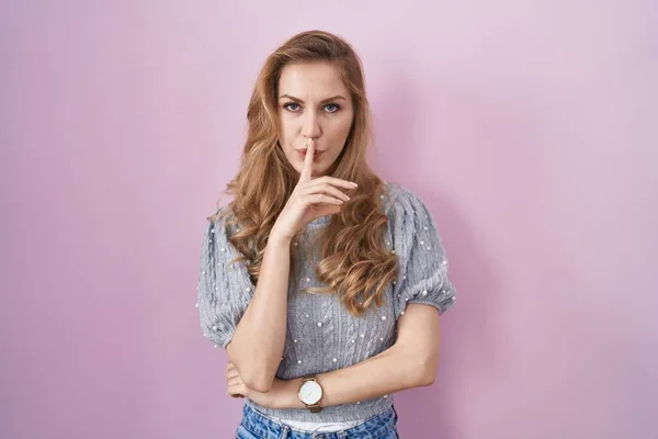 Beautiful Blonde Woman Standing Pink Background Asking Quiet Finger Lips — 图库照片