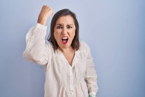 Middle Age Hispanic Woman Standing Blue Background Angry Mad Raising — Stock Photo, Image