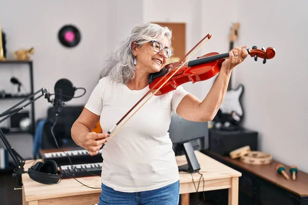 Middle Age Woman Musician Playing Violin Music Studio — Stockfoto
