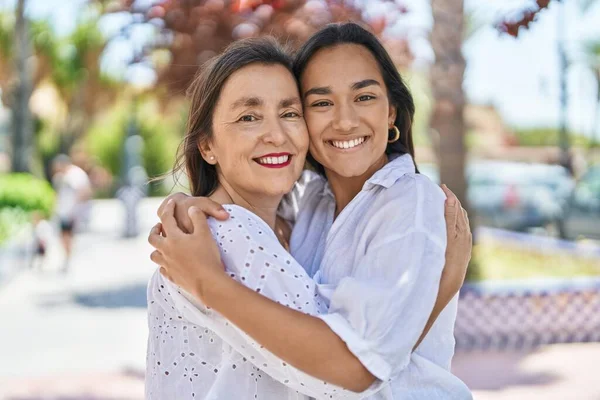 Two Women Mother Daughter Smiling Confident Hugging Each Other Park — 图库照片