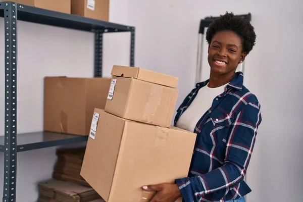 African American Woman Ecommerce Business Worker Holding Packages Office — Photo