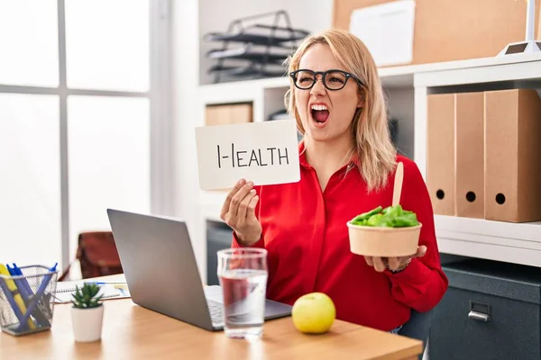 Blonde Woman Working Office Eating Healthy Food Angry Mad Screaming — Stock Photo, Image
