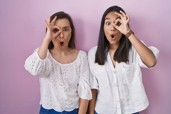 Hispanic Mother Daughter Together Doing Gesture Shocked Surprised Face Eye — Stock Photo, Image