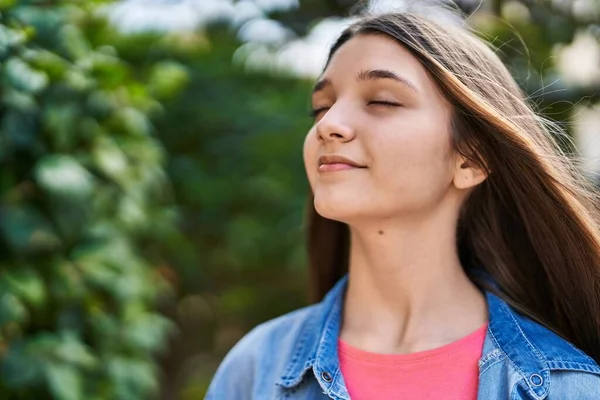 Adorable Girl Smiling Confident Breathing Park — ストック写真