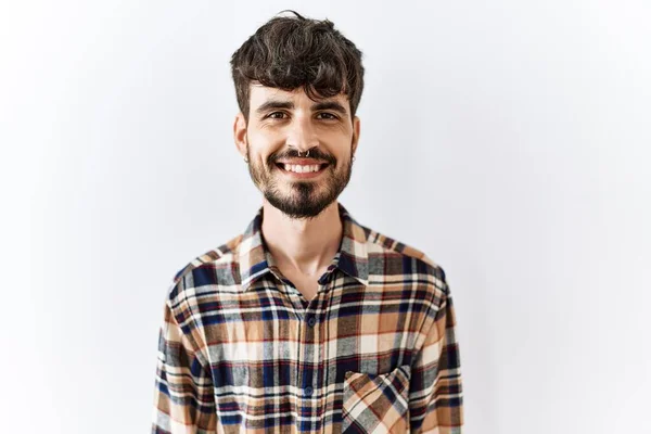 Homem Hispânico Com Barba Sobre Fundo Isolado Com Sorriso Feliz — Fotografia de Stock