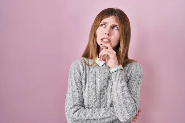 Beautiful Woman Standing Pink Background Thinking Worried Question Concerned Nervous — Stock Photo, Image