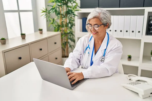 Middle Age Woman Wearing Doctor Uniform Working Clinic — Fotografia de Stock