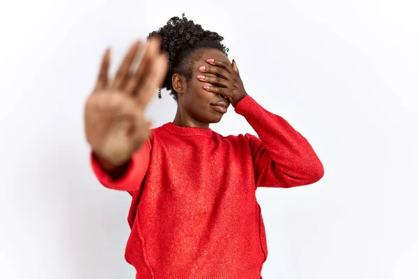 Young African American Woman Wearing Casual Clothes Isolated Background Covering — Stock Photo, Image