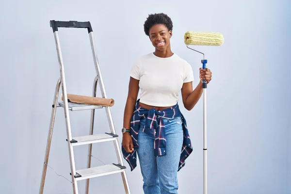 Donna Afroamericana Con Sorriso Allegro Fresco Sul Viso Persona Fortunata — Foto Stock