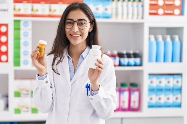 Young Hispanic Girl Pharmacist Choosing Pills Pharmacy — Stockfoto