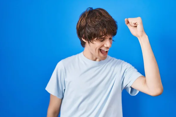 Hispanic Young Man Standing Blue Background Dancing Happy Cheerful Smiling — Stock Photo, Image