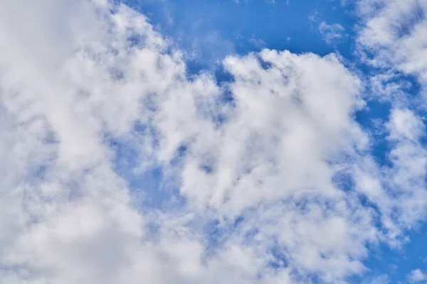 Ciel Bleu Béatifique Avec Des Nuages Par Une Journée Ensoleillée — Photo