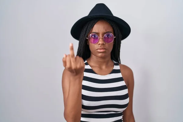 Young African American Braids Wearing Hat Sunglasses Showing Middle Finger — Stock Fotó