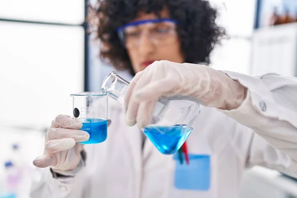 Young Middle East Woman Scientist Measuring Liquid Laboratory — Fotografia de Stock