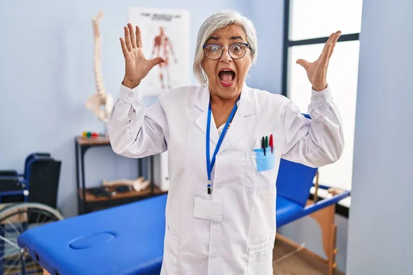 Middle Age Woman Grey Hair Working Pain Recovery Clinic Celebrating — Stock Photo, Image