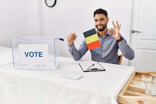 Siyasi Seçim Kampanyasında Sakallı Genç Yakışıklı Adam Elinde Alman Bayrağı — Stok fotoğraf