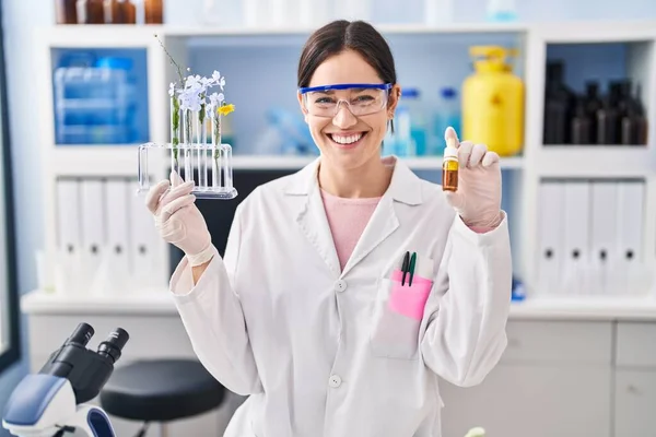 Young Brunette Woman Working Scientist Laboratory Smiling Happy Cool Smile — Stock Photo, Image